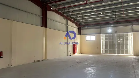 🔥 للإيجار شبرة/مستودع 2400 قدم بالصناعية 12 الشارقة ⚡