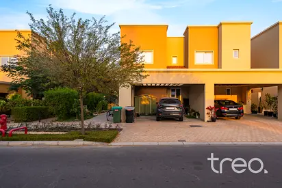 Perfectly located 4 bedroom townhouse in Amaranta A