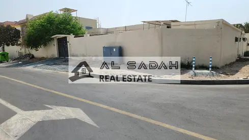 للبيع بيت زواية في المرقاب في 4 غرف وصالة ومجلس ومطبخ ملحق في غرف خادمة غرف سايق ومطبخ مساحة 5611قدم مطلوب في 950000 الف سعر قابل