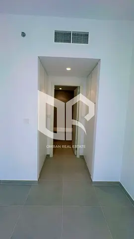 🔥 فرصة استثمارية مميزة في قلب الشارقة – شقة غرفة وصالة للبيع في الجادة 🔥