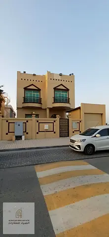 نقدّم لكم فرصة مميّزة لامتلاك فيلا سكنية في واحدة من أرقى وأهدأ مناطق إمارة الشارقة، منطقة الفشت، المعروفة بقربها من الكورنيش وأجوائها العائلية الراقي