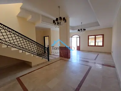 للايجار فيلا جميله طابقين فى مردف ٤ غرف وخادمه  مدخل مستقل تكييف مركزى