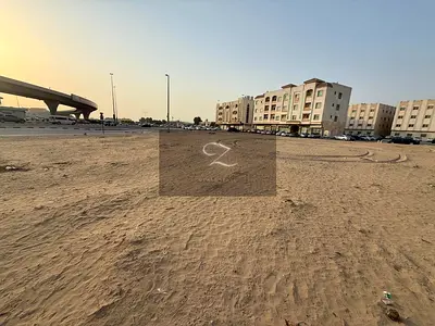 فرصة استثمارية مميزة – مويلح التجارية، الشارقة  أرض في موقع استراتيجي جداً عند تقاطع شارع الشيخ محمد بن زايد مع شارع الشيخ خليفة،   وبجوار فندق فيولا