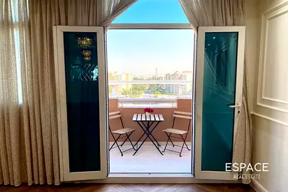 Spacious | Idyllic Location | Vacant