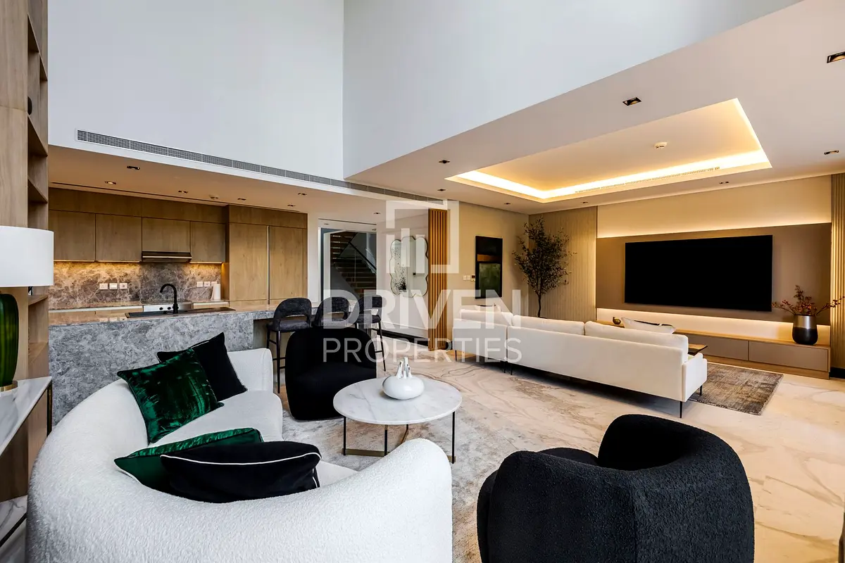 Luxurious | Fully Furnished | Upgraded Villa