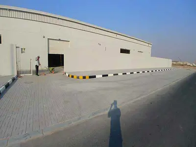 للبيع مستودع في منطقة الصجعة الحنوالقديم بلوك 4 مساحة الارض 32879 قدم مربع