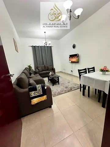 غرفه وصاله مع حمام وبلكونه اطلاله مفتوحه بدون فرش تكييف مركزي ومساحات كبيره باقل سعر في عجمان