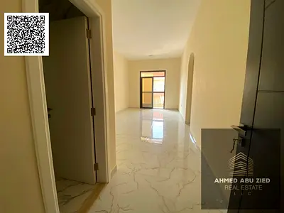 غرفة ماستر وصالة بحمام ضيوف وبلكونة بإطلالة مفتوحة في الروضة 2 – تكييف مركزي وقرب شارع الشيخ محمد بن زايد | 33,000 درهم