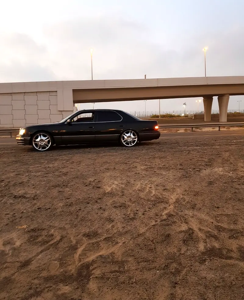 Lexus LS-Series 1996 — photo 1 of 6
