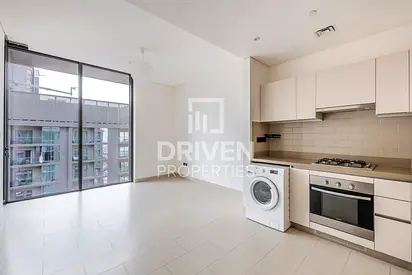 Skyline and Burj View | Prime Apt with Balcony