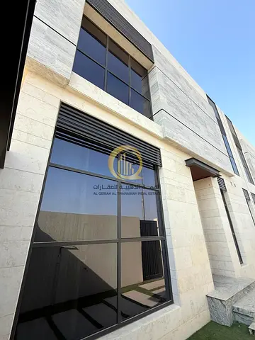 للبيع فيلا بمنطقه الحوشي ضاحيه البديع مساحه الارض 3150 قدم بموقع ممتاز جدا تاني قطعه من التجاري وشارع مليحه