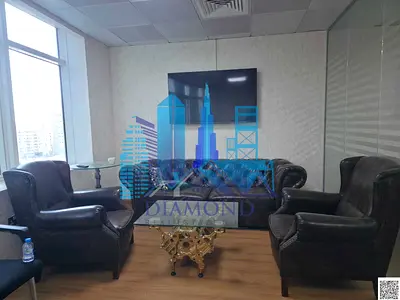 مكتب فاخر للايجار مع موقف خاص و مميز  في ابراج الهورايزون مع  الاثاث