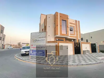 Villa for sale in Al-Zahia area 7 rooms master large area corner area 4100