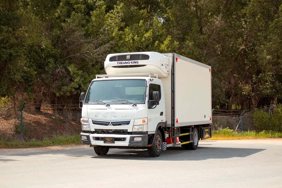 Mitsubishi Canter 2020 — photo 1 of 17