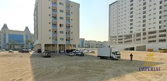 Commercial land (G+10) with an area of ​​8400 feet