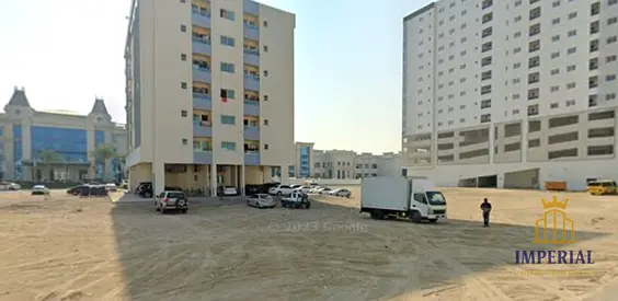 ارض تجاريه (G +10 )مساحه 8400  قدم