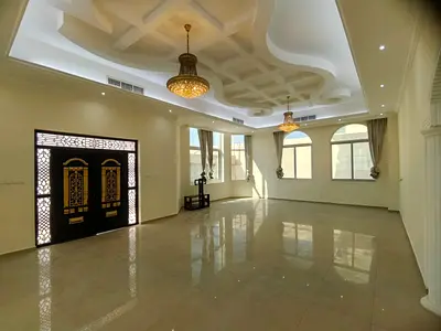 فيلا قياسية الحجم، 5 غرف نوم / 3 صالات في الورقاء بسعر معقول جدًا 280 ألف فقط