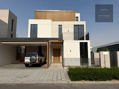 4BR Villa I On the Pool and Park I Luxury Living