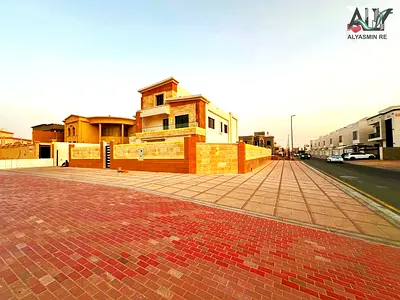 للبيع فيلا كرنر زاويه بجانب حديقة الياسمين مساحة 8000 قدم , ارضى+ اول+ روف 8 غرف ماستر  مع 3 صالات ومجلس