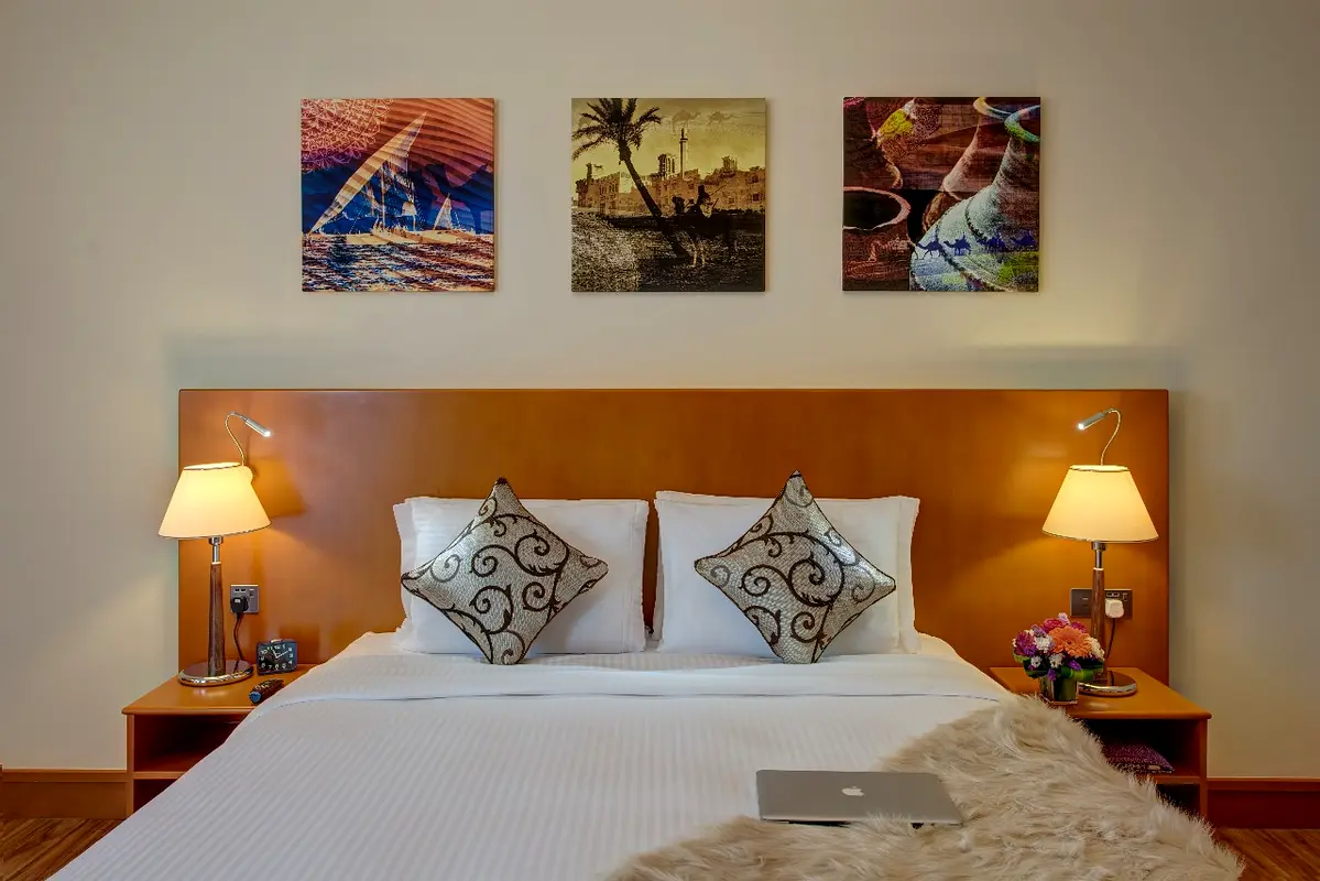 Luxurious villa 4BR +Maid Room @1699 daily fully furnished Dewa Parking Gym Pool