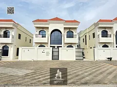 For sale: A luxurious neoclassical villa, freehold and inheritable, with 5 master bedrooms and a swi