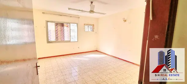 Huge Studio available with separate kitchen like mini 1bhk available in less price