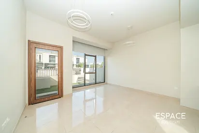 4 Beds Townhouse | Modern | Bright