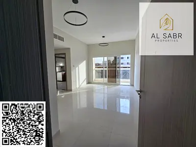 شقة واسعة جديدة كليًا للإيجار مكوّنة من غرفتي نوم ماستر وصالة في الجرف 3