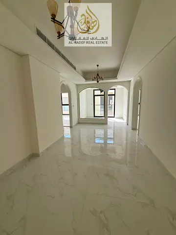 شقه اول ساكن ثلاث غرف وصاله مع مسبح وباركن تشطيبات سوبر ديلوكس