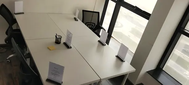 المركز رقم 1 للمكاتب المعتمدة في الشارقة – بجوار Clock Tower وإطلالة استثنائية