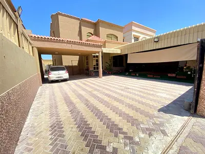 فيلا للايجار بعجمان منطقه الروضه  طابقين  5 غرف ومجلس وصاله وغرفه خادمه  وغرفه طعام جلسه بالحوش  مساحه 5000 قدم مطلوب 115 الف درهم
