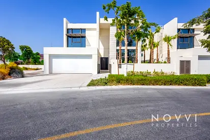Upgraded Corner Villa | Landscaped | Fully Furnish