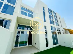 Spacious Vacant 3-Bedroom Townhouse with Versatile Multipurpose Room