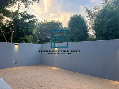 شقة زاوية / جديدة كلياً / 3 غرف نوم / غرفة للخادمة / متاحة للإيجار