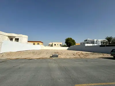 أرض سكنية تجارية مكونة من طابق أرضي و6 طوابق معتمدة للبيع في عجمان العامرة