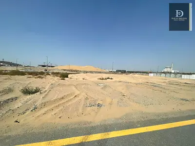 للبيع في الشارقه   منطقه الطي غرب   قطعه ارض سكني مساحه ٢٧٥٥ قدم  مقابل الحديقه