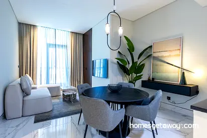 Luxury 1BR Apartment with full water Canal Views in Business Bay