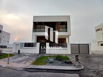 Single Row | 5BR + M Villa | Prime Location