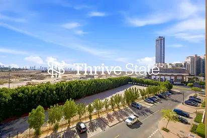 Bright and Spacious Layout | Genuine Resale