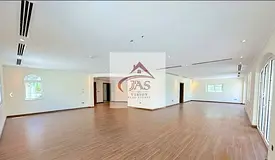 5 BED WITH HUGE GARDEN DISTRICT 2 BACK TO BACK