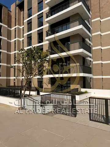 🏡 للإيجار السنوي – الشارقة | جزيرة مريم فرصة مميزة للسكن الراقي في واحدة من أرقى مناطق الشارقة 🌊  متاح شقة 3 غرف نوم وصالة بمواصفات ممتازة ومرافق مت
