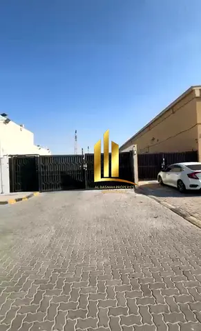 للبيع ارض تجاريه محوطه في الصجعه الصناعيه الشارقه