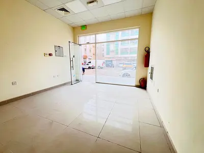 Prime Location attach bathroom+water concation