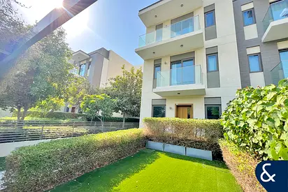 Corner Plot | Single Row | Furnished | 4 Bed