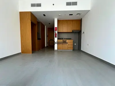 استوديو متوسط في الممشى – الشارقة