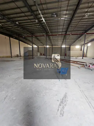 A new warehouse for rent in Umm Al Quwain with an area of ​​45,500 feet, consisting of two adjacent warehouses, 12-room workers' accommodation, and 71