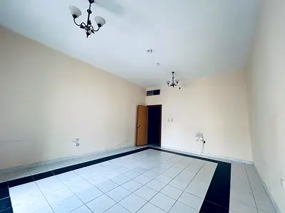 شقة مريحة مكونة من 3 غرف نوم: بدون دفعة أولى: تكييف مركزي غاز: شرفة: غرفة نوم رئيسية: موقع مميز: للعائلة
