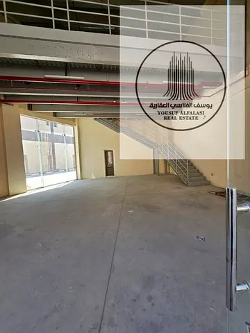 مستودع للايجار السنوي بالجرف الصناعيه ١
