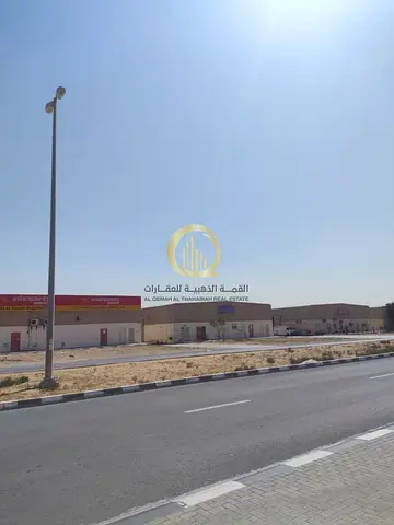 للبيع ارض صناعيه بمنطقه واحه الصجعه الصناعيه الشارقه اقساط 11 سنه  بمساحه 54,000 قدم