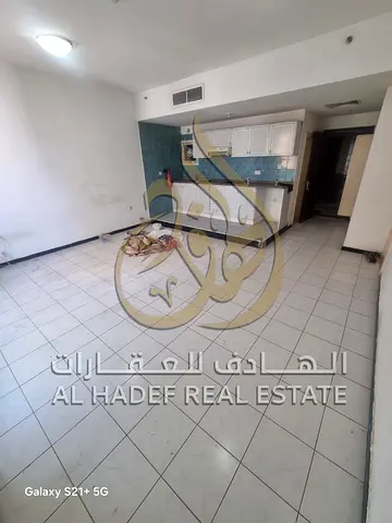 🌟 للإيجار – الشارقة | منطقة أبو شغارة 🌟 🏠 استوديو مميز  🗄️ خزائن ملابس مدمجة في الحائط  ❄️ التكييف على المالك  ⚡ الكهرباء على المالك  💰 الإيجار: